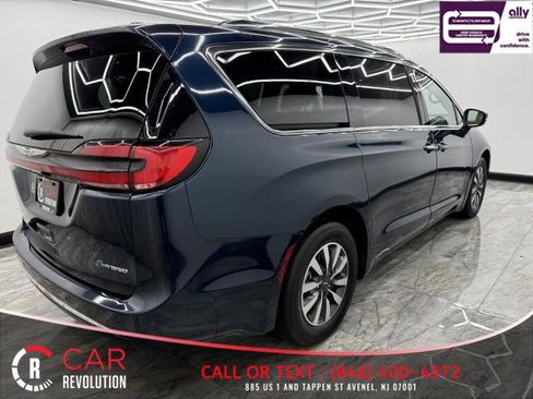 Used 2021 Chrysler Pacifica Touring-L image 10