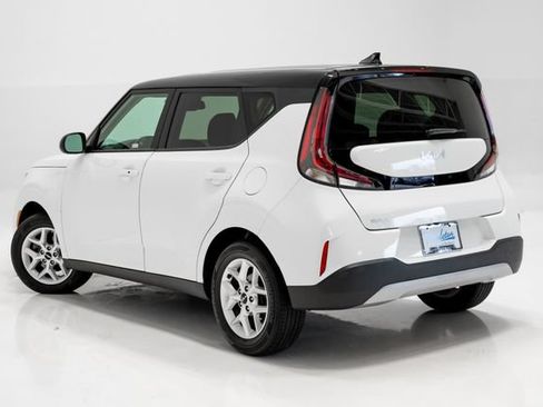Used 2023 Kia Soul S FWD image 30