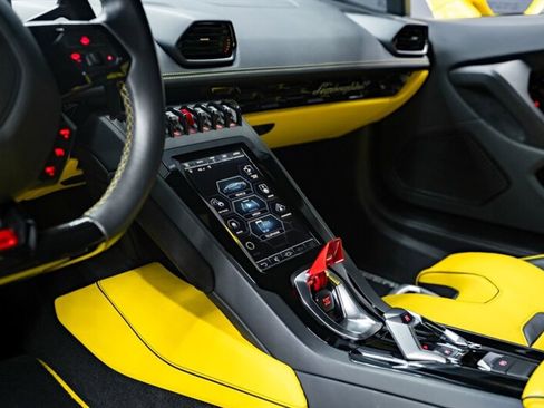 Used 2020 Lamborghini Huracan EVO image 38