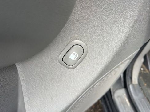 Used 2012 Kia Sedona LX image 25