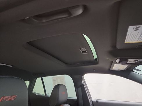 Used 2024 Chevrolet Trax RS w/ Sunroof Package FWD image 13