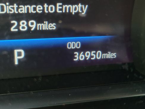 Used 2021 Toyota Venza LE image 23