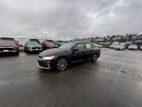 Used 2025 Volkswagen Jetta SE image 10