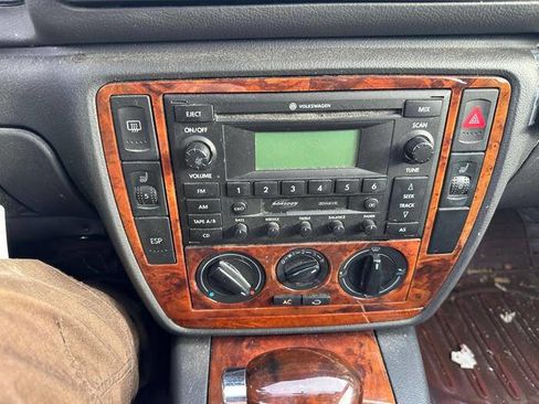 Used 2004 Volkswagen Passat GLS image 34