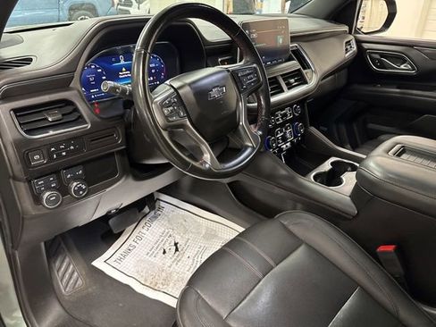 Used 2023 Chevrolet Suburban RST w/ Luxury Package AWD/4WD image 17