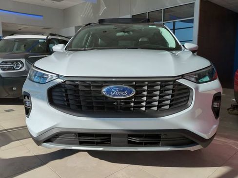 New 2025 Ford Escape SE w/ Class II Trailer Tow Package FWD image 8