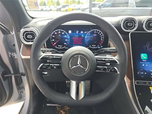 Used 2025 Mercedes-Benz GLC 350e 4MATIC image 33