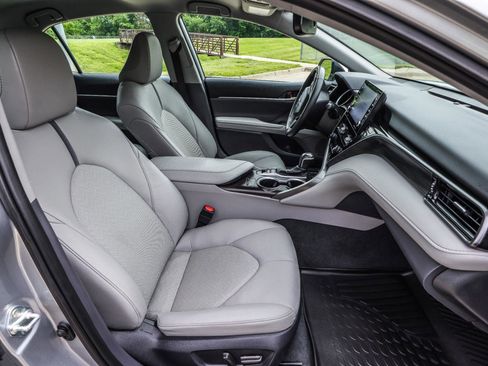 Used 2024 Toyota Camry XLE FWD image 40