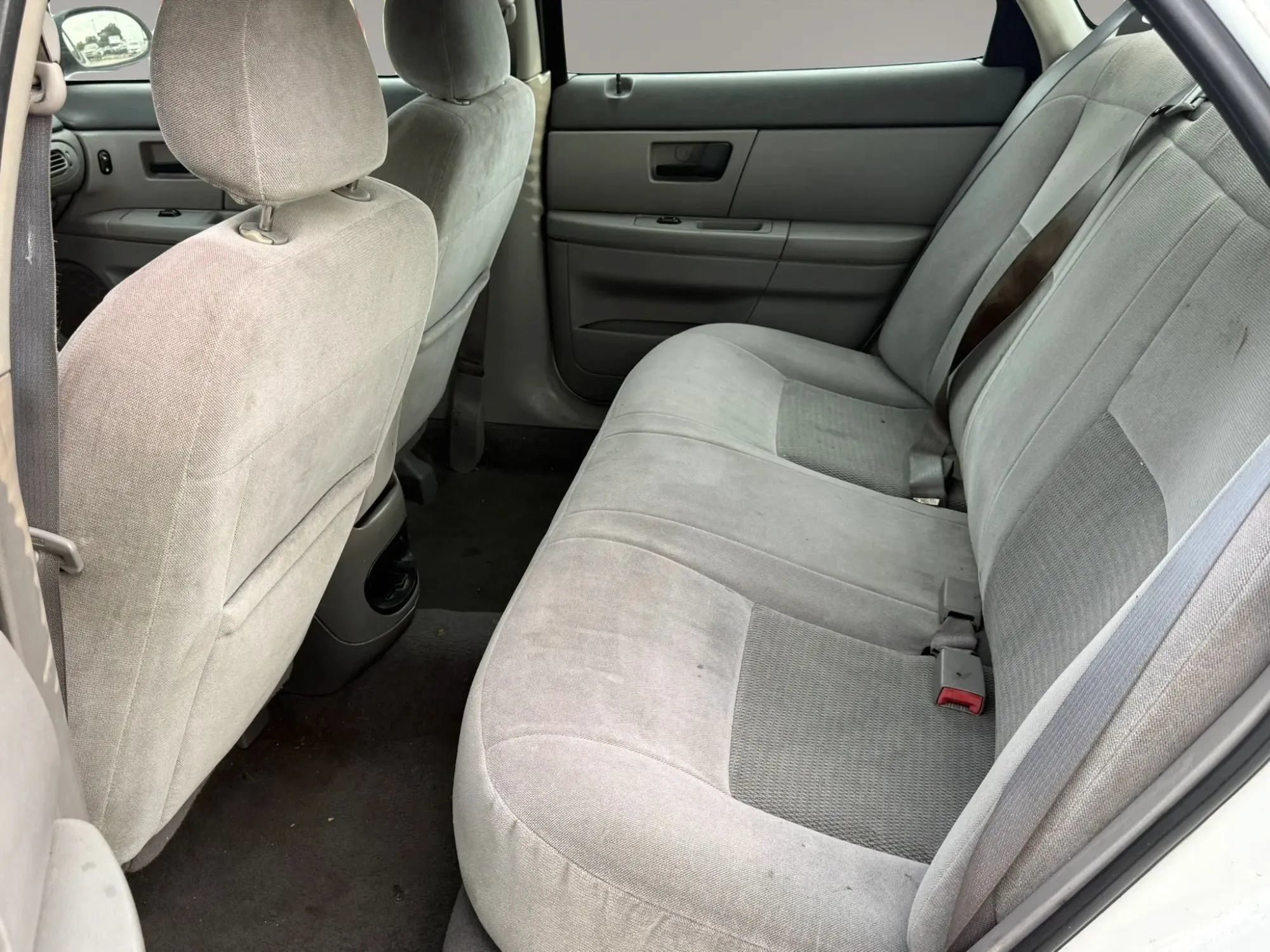 Used 2005 Ford Taurus SE FWD image 11