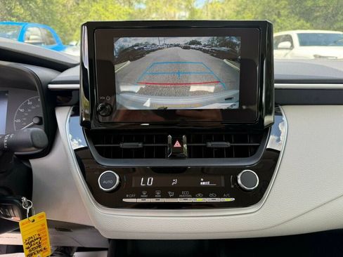 Used 2025 Toyota Corolla LE FWD image 6