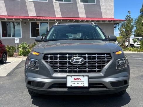 Used 2025 Hyundai Venue SEL image 4