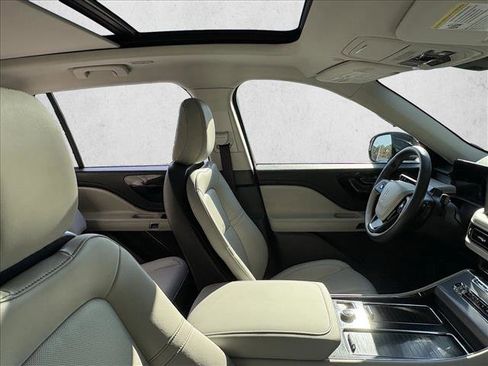 Used 2025 Lincoln Aviator AWD image 25