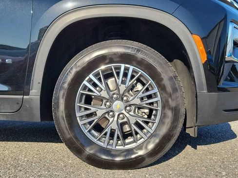 Certified 2025 Chevrolet Traverse LT FWD image 6