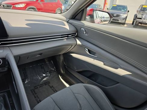 Used 2023 Hyundai Elantra SEL w/ Convenience Package FWD image 9
