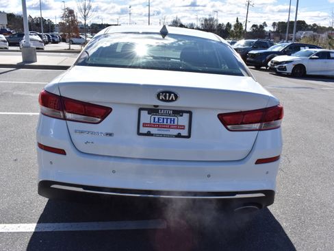 Used 2020 Kia Optima LX image 8