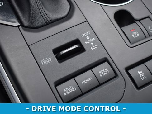 Used 2021 Toyota Highlander XLE image 17