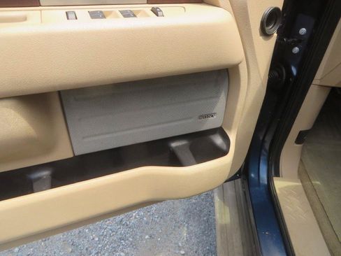 Used 2013 Ford F150 King Ranch w/ King Ranch Luxury Pkg AWD/4WD image 16
