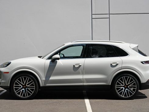Used 2025 Porsche Cayenne w/ Premium Package Plus AWD/4WD image 51