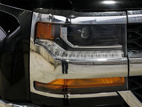 Used 2018 Chevrolet Silverado 1500 LT w/ All Star Edition image 11