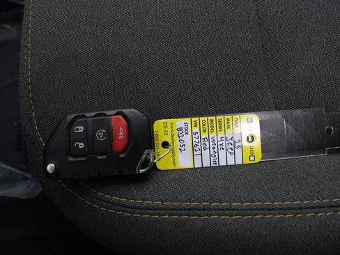 Used 2025 Jeep Wrangler Unlimited Sahara w/ Safety Group AWD/4WD image 7