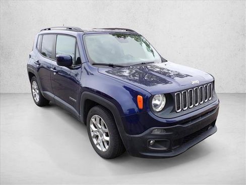 Used 2018 Jeep Renegade Latitude FWD image 7