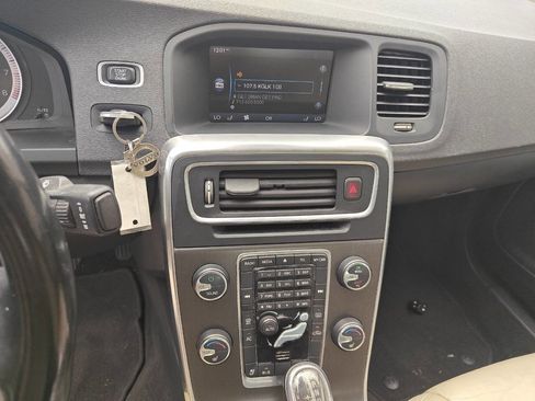 Used 2013 Volvo S60 T5 image 11