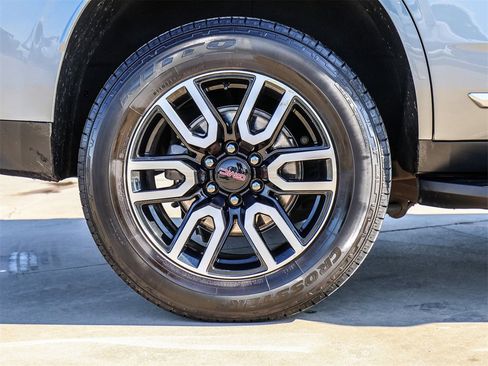 Used 2023 GMC Yukon Denali image 9