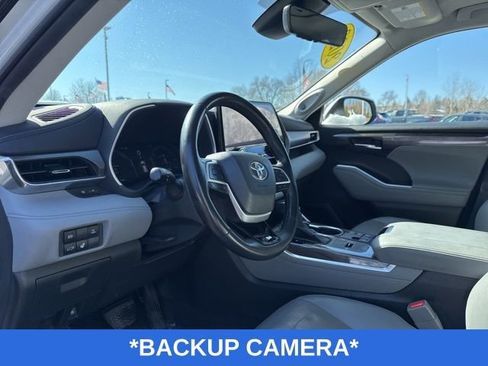 Used 2023 Toyota Highlander Limited image 7