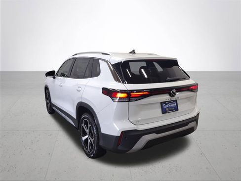 New 2025 Volkswagen Tiguan SE image 10