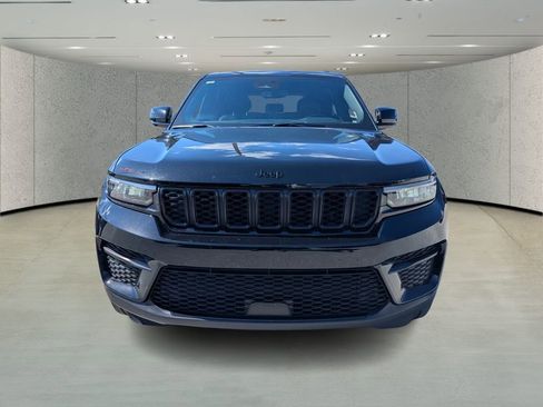 Used 2023 Jeep Grand Cherokee Altitude image 8