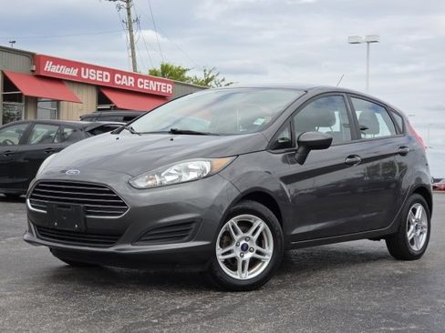 Used 2017 Ford Fiesta SE FWD image 2