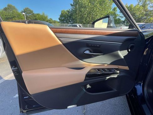 Used 2025 Lexus ES 350 w/ Premium Package FWD image 20