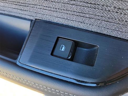 Used 2023 Nissan Rogue SV image 13