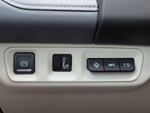 Used 2023 GMC Acadia Denali w/ Denali Ultimate Package FWD image 19