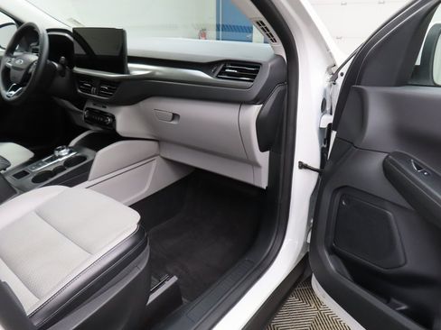 Used 2023 Ford Escape SE image 29