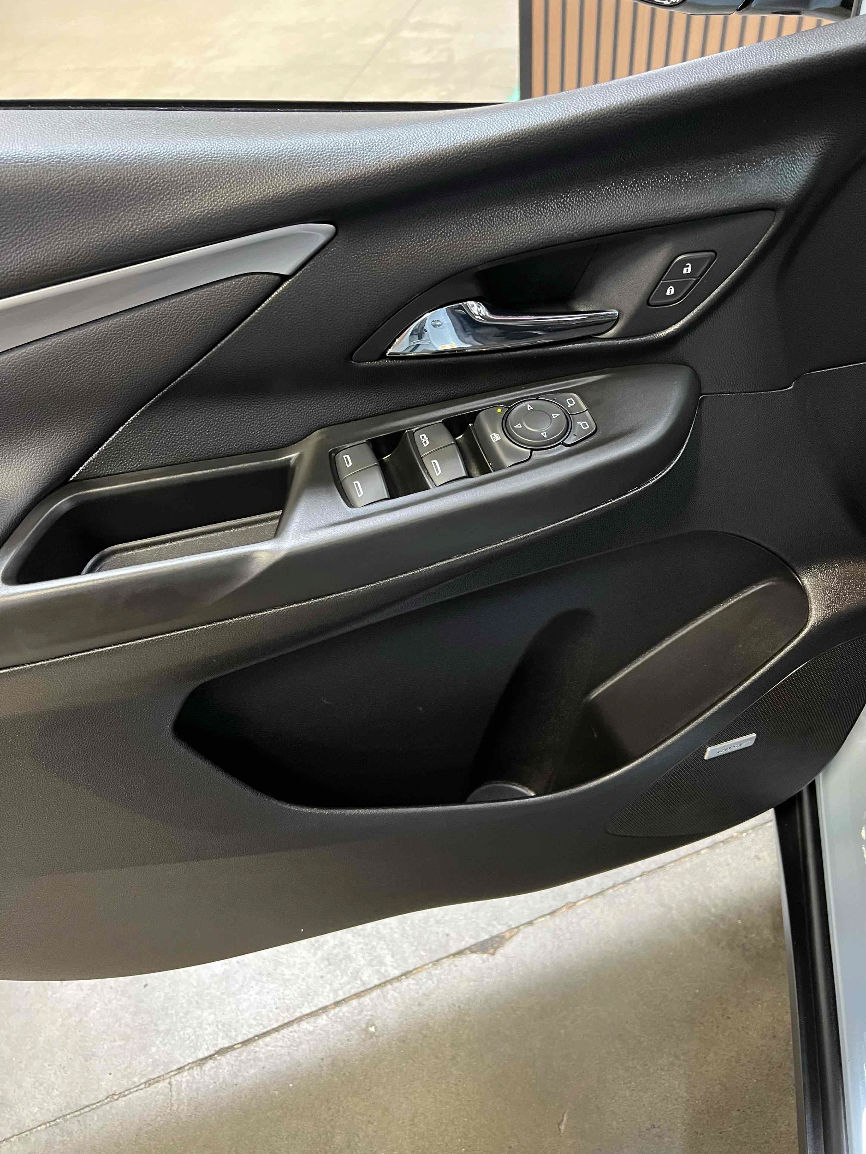 Used 2023 Chevrolet Bolt LT w/ Infotainment Package FWD image 79