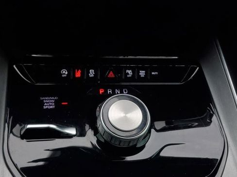 Certified 2024 Jeep Wagoneer Series II AWD/4WD image 34