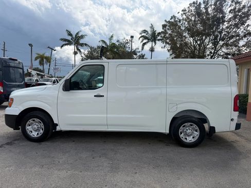 Used 2021 Nissan NV 2500 SV image 2