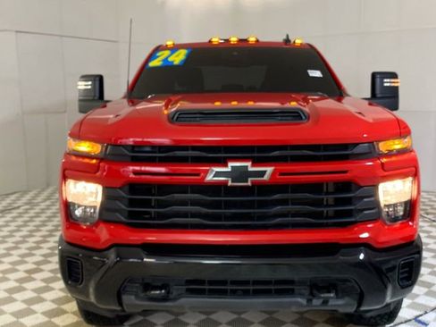 Used 2024 Chevrolet Silverado 2500 Custom w/ Custom Value Package image 21