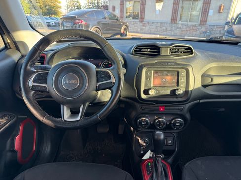 Used 2015 Jeep Renegade Trailhawk w/ Popular Equipment Group AWD/4WD image 12