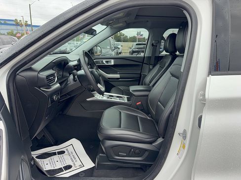 Certified 2024 Ford Explorer XLT w/ Equipment Group 202A RWD image 11