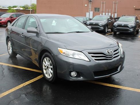 Used 2010 Toyota Camry XLE FWD image 4