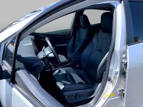 Used 2022 Toyota Prius Limited FWD image 7