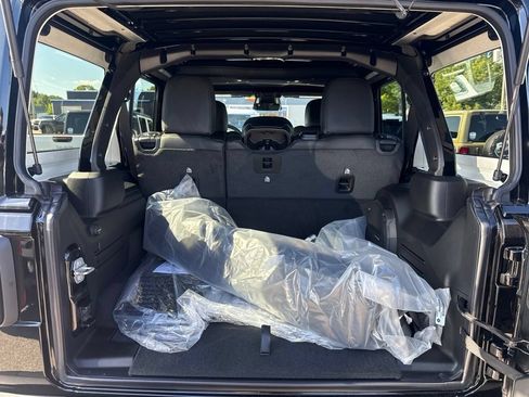 New 2027 Jeep Wrangler Unlimited Rubicon AWD/4WD image 22