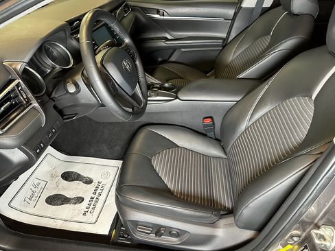 Used 2018 Toyota Camry SE image 16