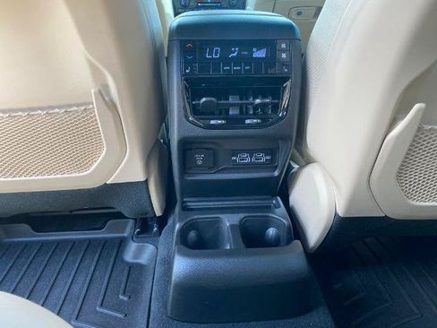 Used 2024 Jeep Grand Cherokee L Limited AWD/4WD image 32