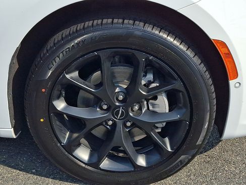 Certified 2023 Chrysler Pacifica Touring-L w/ S Appearance Package AWD/4WD image 9