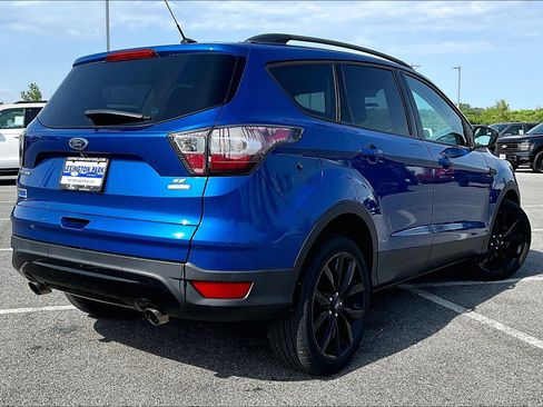 Used 2017 Ford Escape SE w/ SE Sport Appearance Package FWD image 4