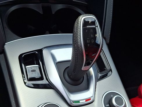 Used 2023 Alfa Romeo Stelvio Veloce AWD/4WD image 27