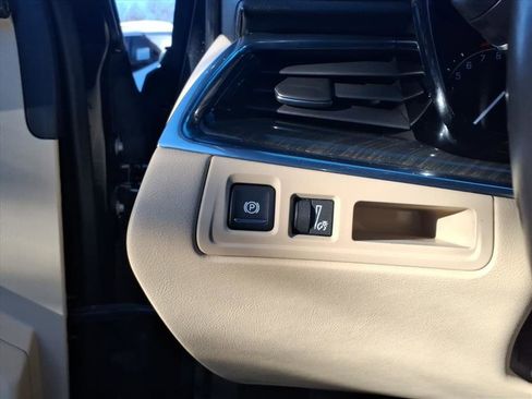 Used 2019 Cadillac XT5 FWD image 14